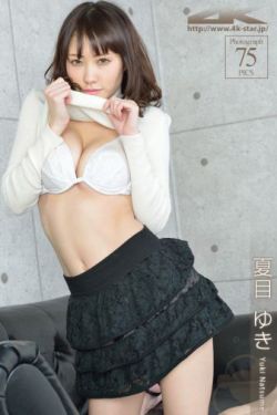 特朗普最美女助手希克斯泪洒法庭